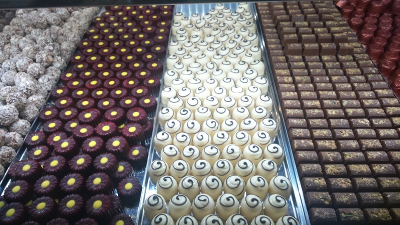 chocolaterie-CAUSSOLS-min_chocolates_milk_chocolate_white_chocolate_truffles_candy_food_treat_cacao-1213769